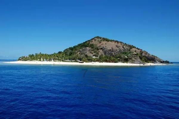 “野马”姜文，爱过刘晓庆、甩过宁静，如今被小15岁娇妻牢牢拴住